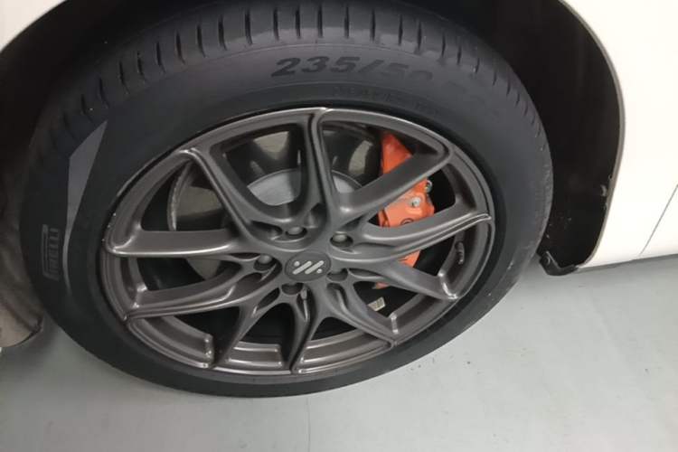 Used IM LS6 2023 Max Standard Edition Left Front Wheel Hub