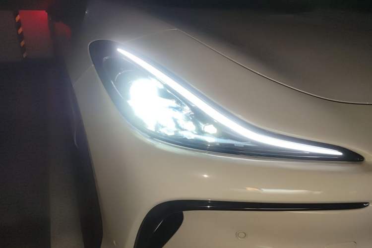 Used IM LS6 2023 Max Standard Edition Right Front Headlight