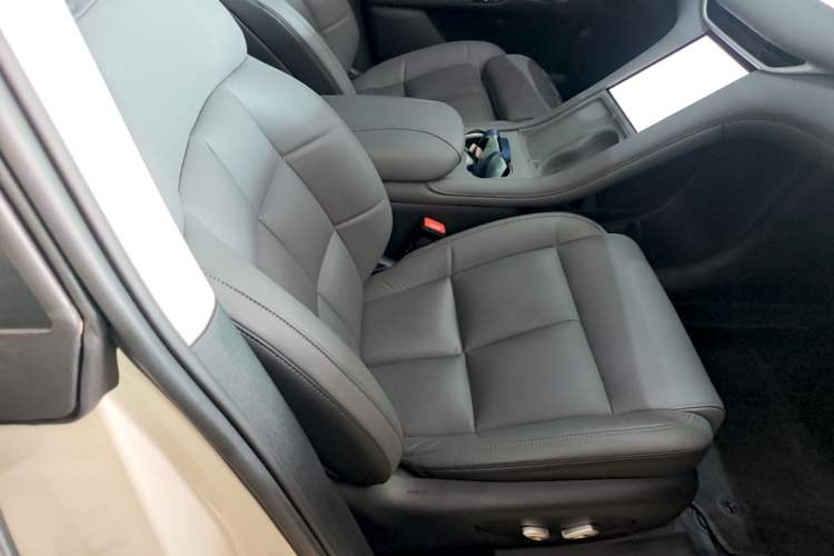 Used IM LS6 2023 Max Long-Range Version Right Front Seat