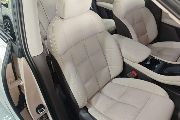 Used IM LS6 2023 Max Enhanced Performance Edition Right Front Seat