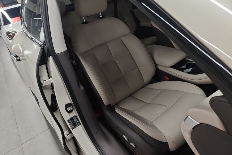Used IM LS6 2023 Max Standard Edition Right Front Seat