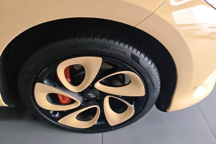 Used IM LS6 2023 Max Standard Edition Right Front Wheel Hub