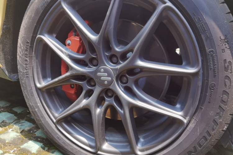 Used IM LS6 2023 Max Standard Edition Right Front Wheel Hub