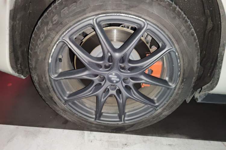 Used IM LS6 2023 Max Standard Edition Right Front Wheel Hub
