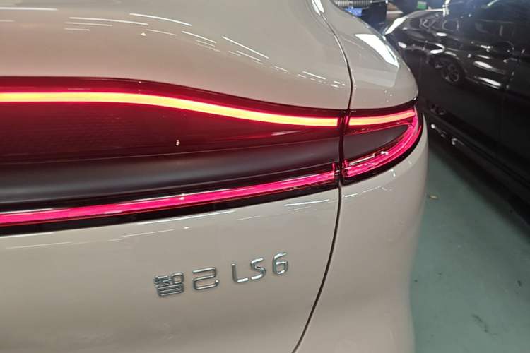 Used IM LS6 2023 Max Enhanced Performance Edition Right Rear Taillight