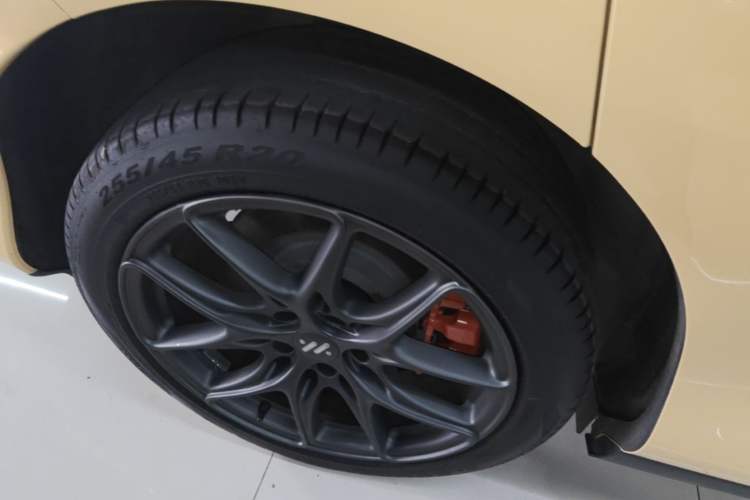 Used IM LS6 2023 Max Standard Edition Right Rear Wheel Hub