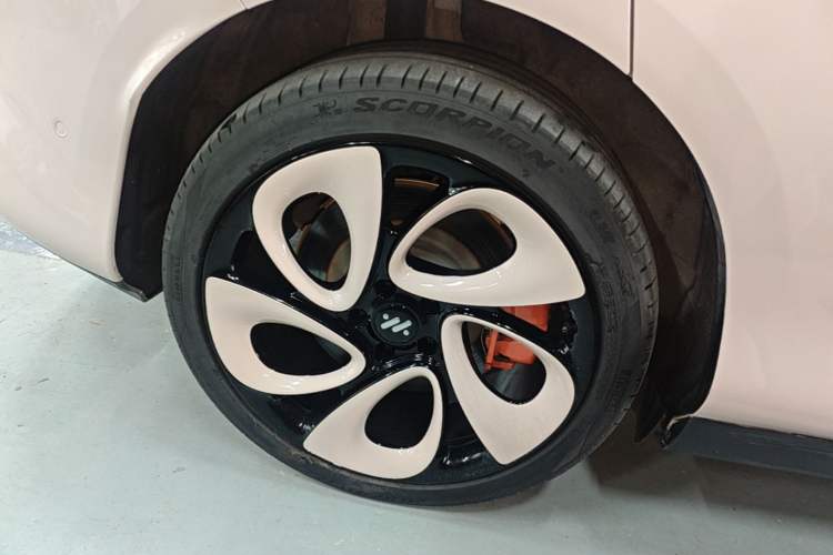 Used IM LS6 2023 Max Enhanced Performance Edition Right Rear Wheel Hub