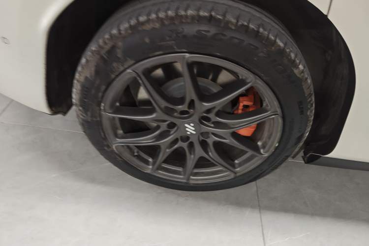 Used IM LS6 2023 Max Standard Edition Right Rear Wheel Hub