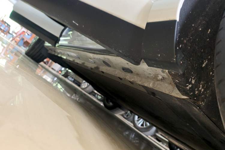 Used IM LS6 2023 Max Long-Range Version Right Side Sill