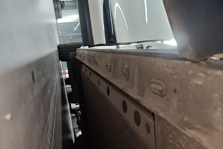 Used IM LS6 2023 Max Standard Edition Right Side Sill