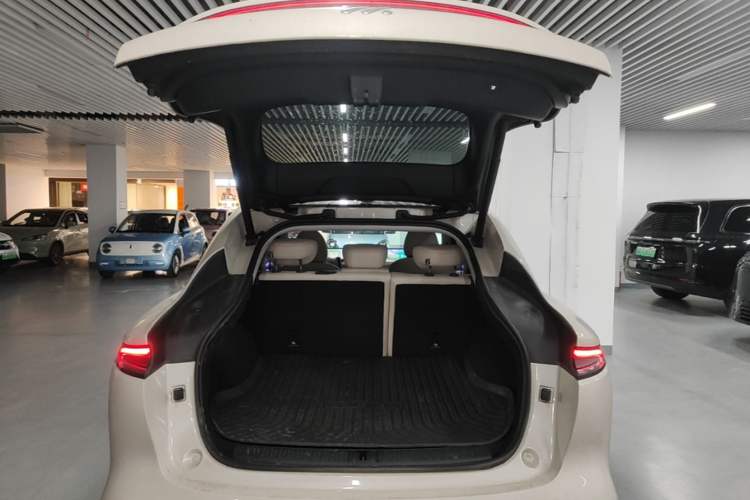 Used IM LS6 2023 Max Enhanced Performance Edition Trunk