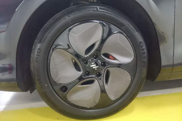 Used IM LS6 2025 Lingxi Intelligent Driving Edition Left Front Wheel Hub