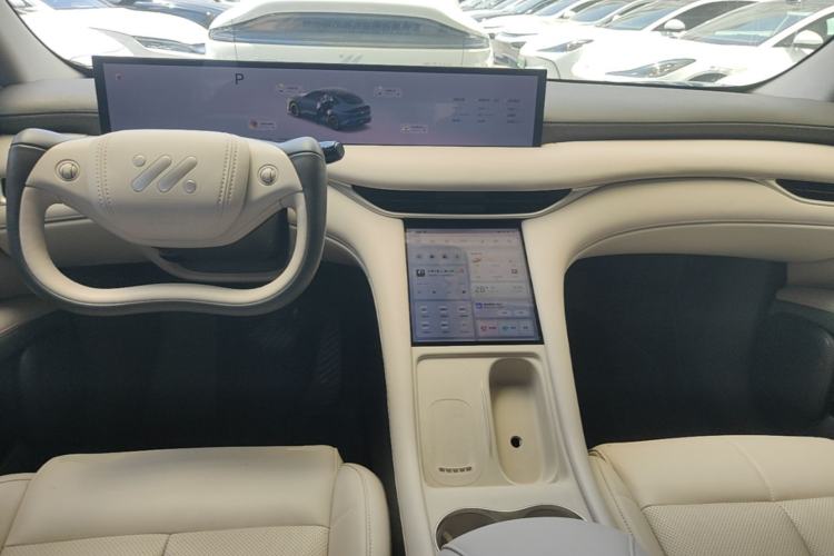 Used IM LS6 2025 Lingxi Intelligent Driving Edition Center Console