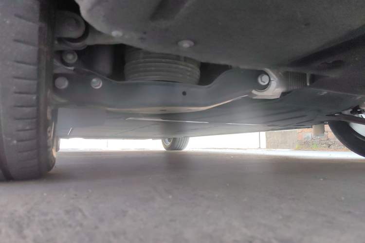 Used IM LS6 2025 Ultra-Powerful Lingxi Intelligent Enjoyment Edition Chassis Rear Left