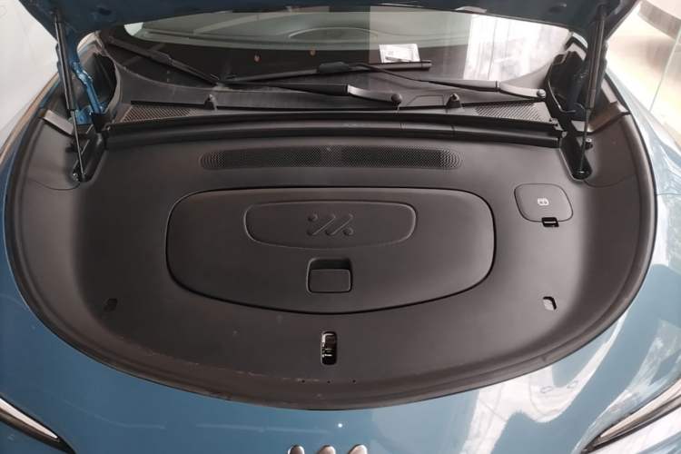 Used IM LS6 2025 Lingxi Intelligent Driving Edition Engine Bay