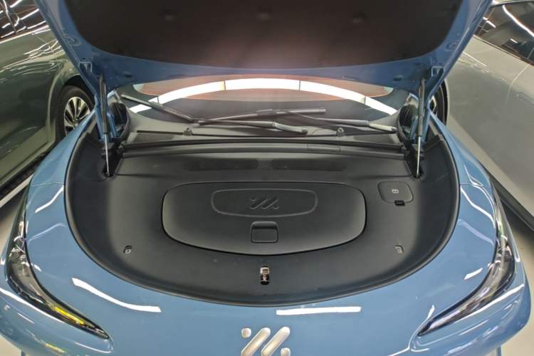 Used IM LS6 2025 Lingxi Intelligent Driving Edition Engine Bay