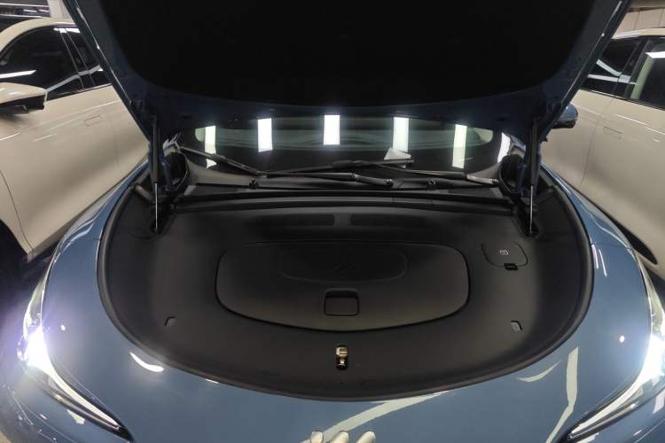Used IM LS6 2025 Ultra-Powerful Lingxi Intelligent Enjoyment Edition Engine Bay