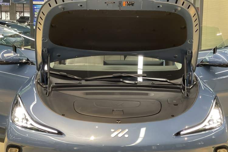Used IM LS6 2025 Lingxi Intelligent Driving Edition Engine Bay