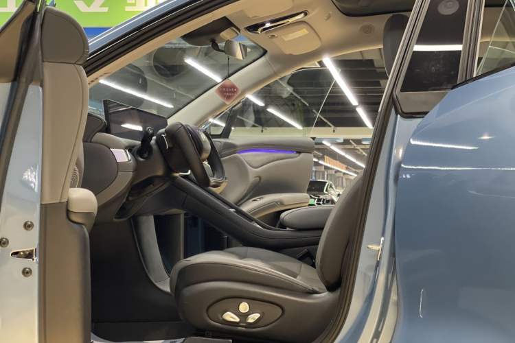 Used IM LS6 2025 Lingxi Intelligent Driving Edition Interior 1
