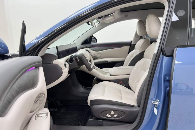 Used IM LS6 2025 Lingxi Intelligent Driving Edition Interior 3