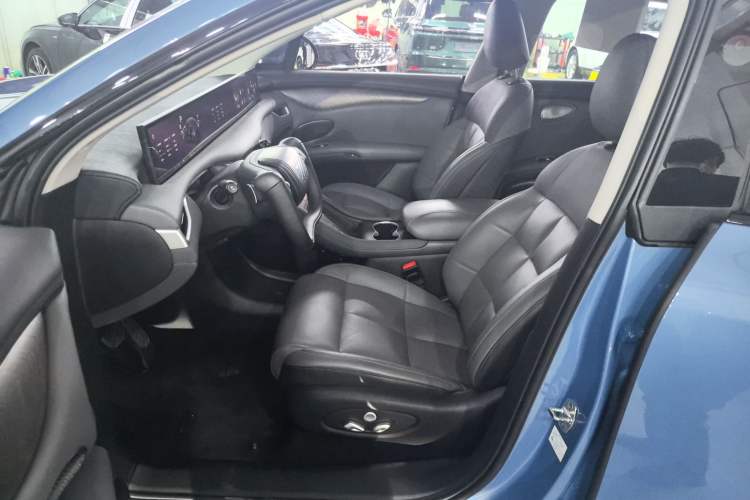 Used IM LS6 2025 Ultra-Powerful Lingxi Intelligent Theater Edition Interior 8