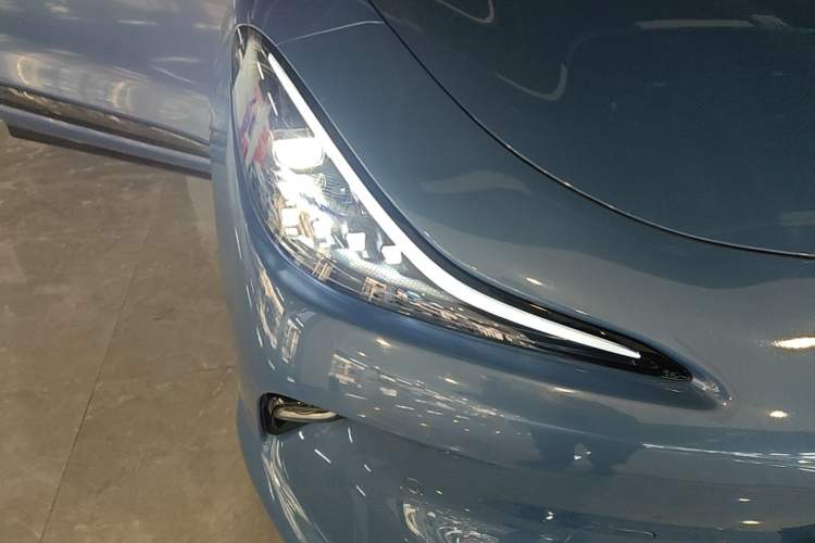 Used IM LS6 2025 Lingxi Intelligent Driving Edition Right Front Headlight
