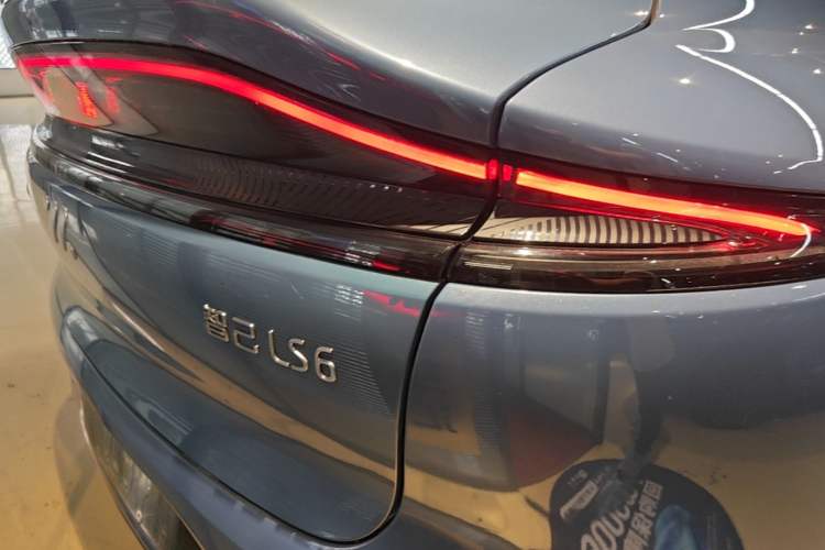 Used IM LS6 2025 Lingxi Intelligent Driving Edition Right Rear Taillight