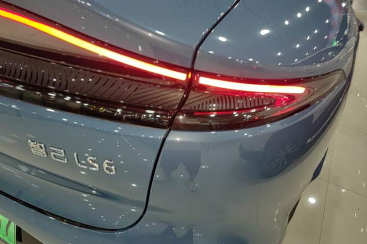 Used IM LS6 2025 Ultra-Powerful Lingxi Intelligent Enjoyment Edition Right Rear Taillight