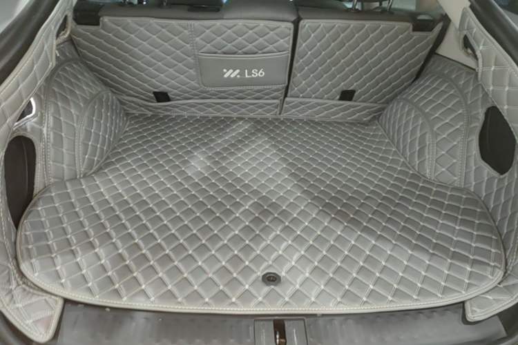 Used IM LS6 2025 Ultra-Powerful Lingxi Intelligent Enjoyment Edition Trunk