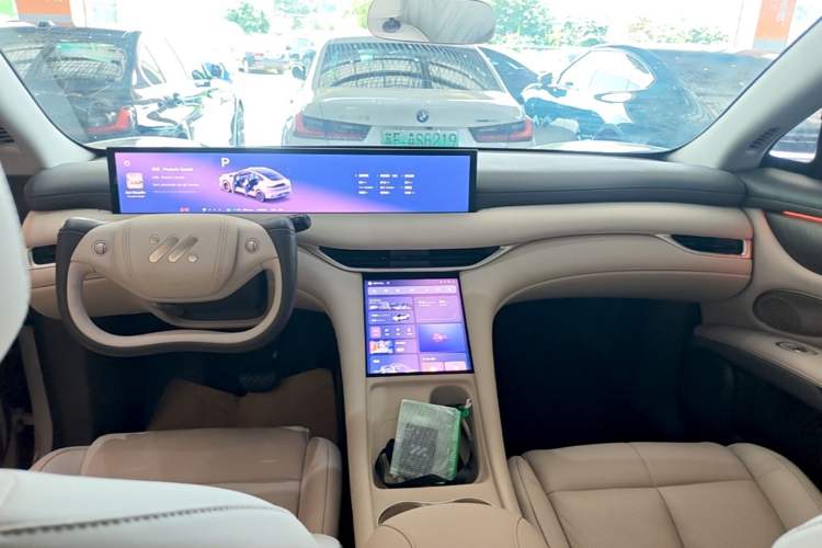 Used IM LS6 2025 Lingxi Intelligent Driving Edition Center Console