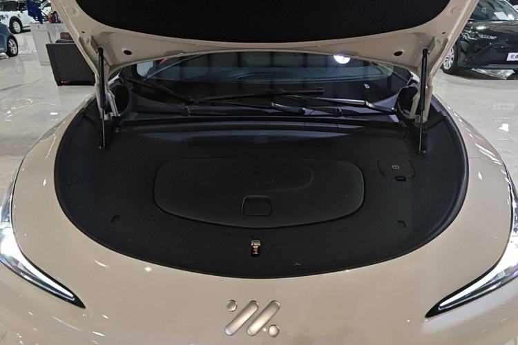 Used IM LS6 2025 Lingxi Intelligent Driving Edition Engine Bay