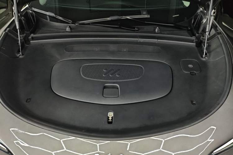 Used IM LS6 2025 Ultra-Powerful Lingxi Intelligent Enjoyment Edition Engine Bay