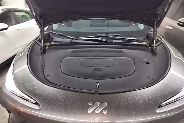 Used IM LS6 2025 Lingxi Intelligent Driving Edition Engine Bay