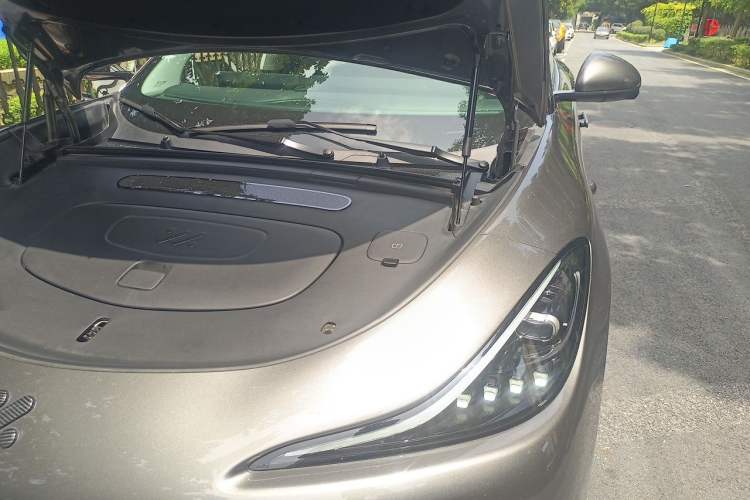 Used IM LS6 2025 Ultra-Powerful Lingxi Intelligent Enjoyment Edition Engine Bay Left