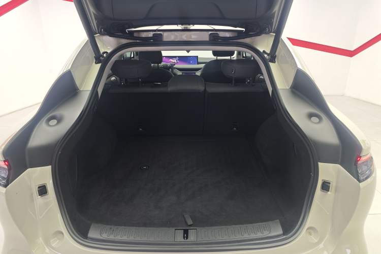 Used IM LS6 2025 Lingxi Intelligent Driving Edition Interior 5