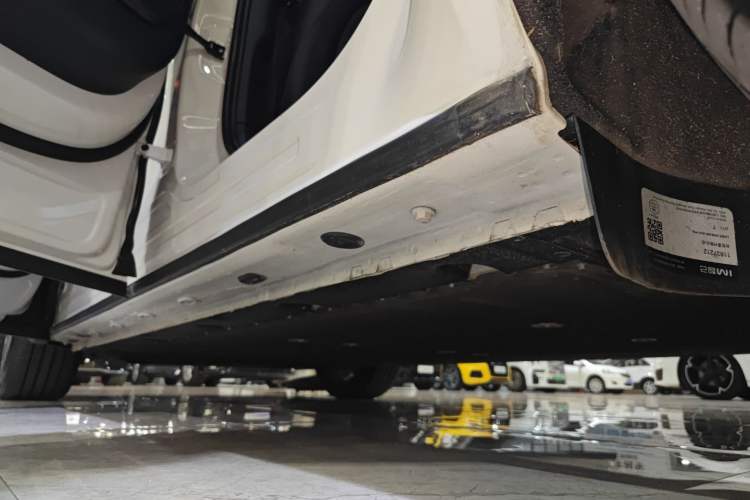 Used IM LS6 2025 Lingxi Intelligent Driving Edition Left Side Sill