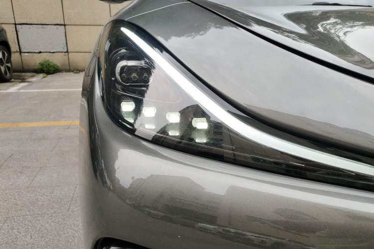 Used IM LS6 2025 Lingxi Intelligent Driving Edition Right Front Headlight