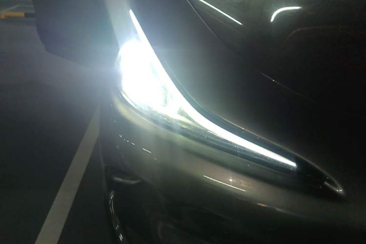 Used IM LS6 2025 Long-Range Lingxi Intelligent Driving Theater Edition Right Front Headlight