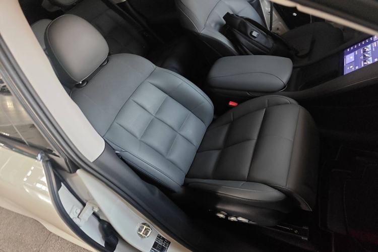 Used IM LS6 2025 Lingxi Intelligent Driving Edition Right Front Seat