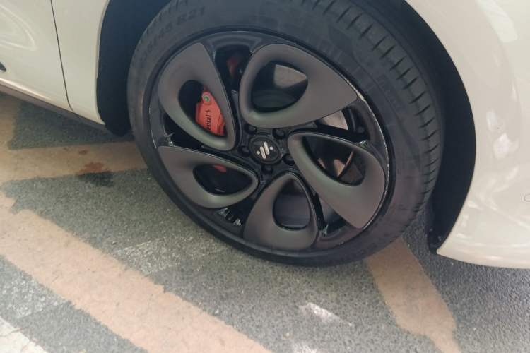 Used IM LS6 2025 Ultra-Powerful Lingxi Intelligent Enjoyment Edition Right Front Wheel Hub