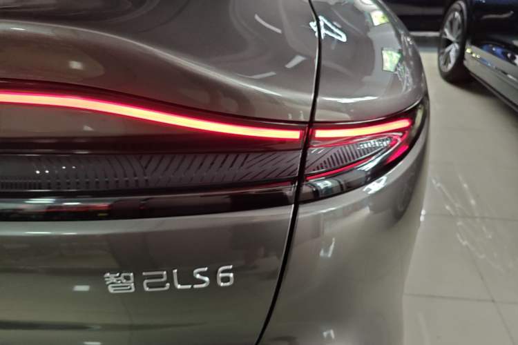 Used IM LS6 2025 Ultra-Powerful Lingxi Intelligent Enjoyment Edition Right Rear Taillight