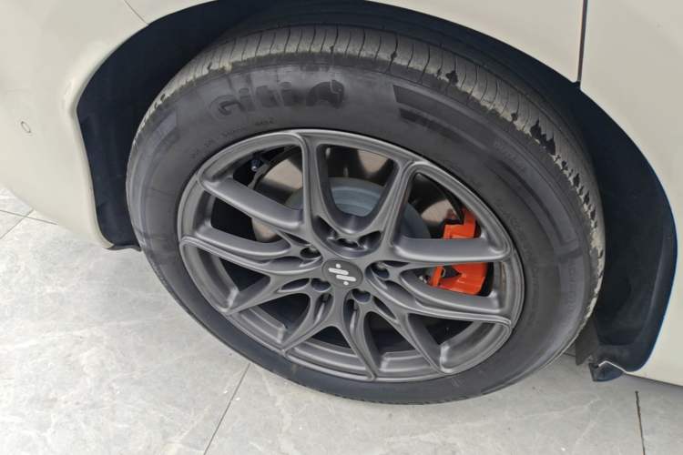 Used IM LS6 2025 Long-Range Lingxi Smart Enjoyment Edition Right Rear Wheel Hub