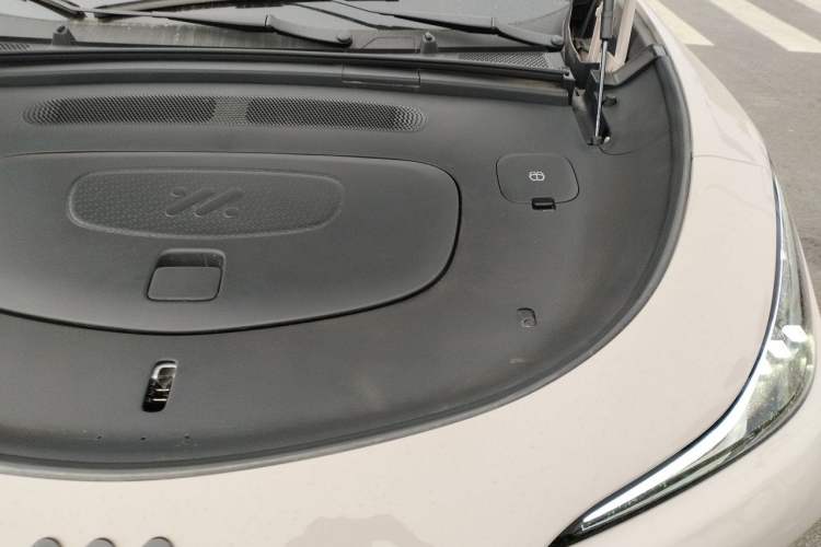 Used IM LS6 2025 Lingxi Intelligent Driving Edition Engine Bay Left