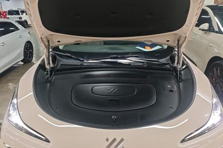 Used IM LS6 2025 Lingxi Intelligent Driving Edition Engine Bay