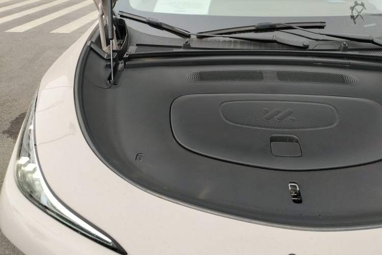 Used IM LS6 2025 Lingxi Intelligent Driving Edition Engine Bay Right