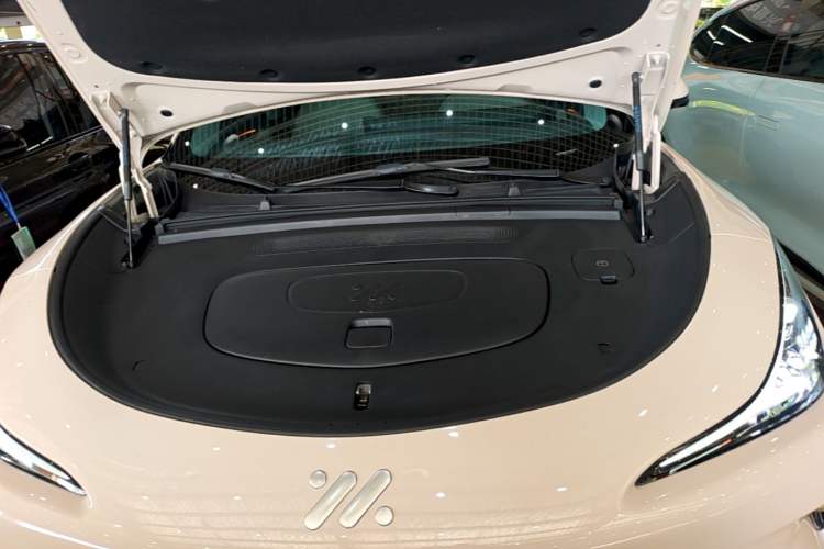 Used IM LS6 2025 Lingxi Intelligent Driving Edition Engine Bay