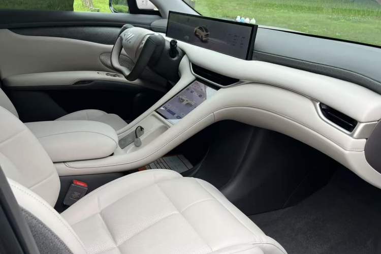 Used IM LS6 2025 Lingxi Intelligent Driving Edition Interior 2