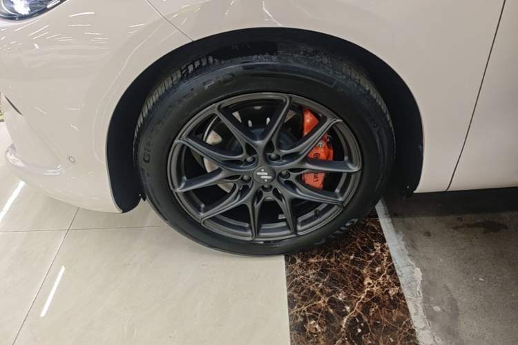 Used IM LS6 2025 Lingxi Intelligent Driving Edition Left Front Wheel Hub