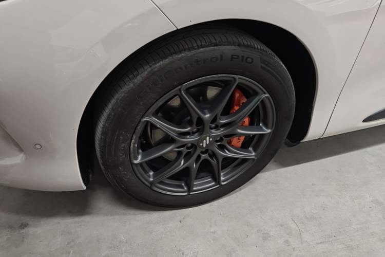 Used IM LS6 2025 Lingxi Intelligent Driving Edition Left Front Wheel Hub
