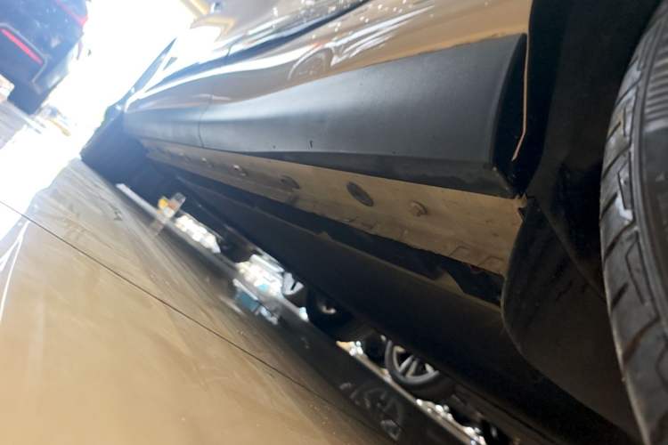 Used IM LS6 2025 Lingxi Intelligent Driving Edition Left Side Sill